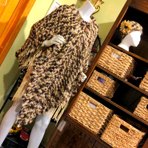 NEW "THE SUZANNE" HANDMADE PONCHO/HAT - Picture 2 of 5